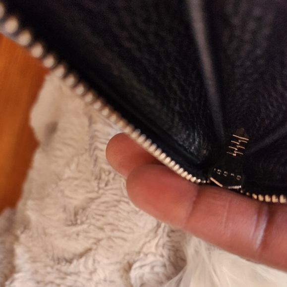 Gucci Navy Leather Zip Around Long Wallet EUC - Picture 13 of 16